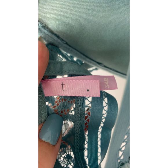 Beautiful Front Close Bra - Picture 7 of 10